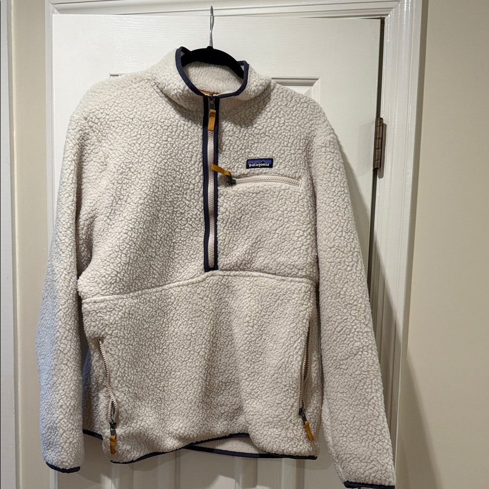 Patagonia Off-White Fleece Jacket with Navy Accents